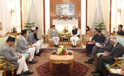 प्रधानमन्त्री दाहाल र भारतीय समकक्षी मोदीबीच भेटवार्ता सुरु